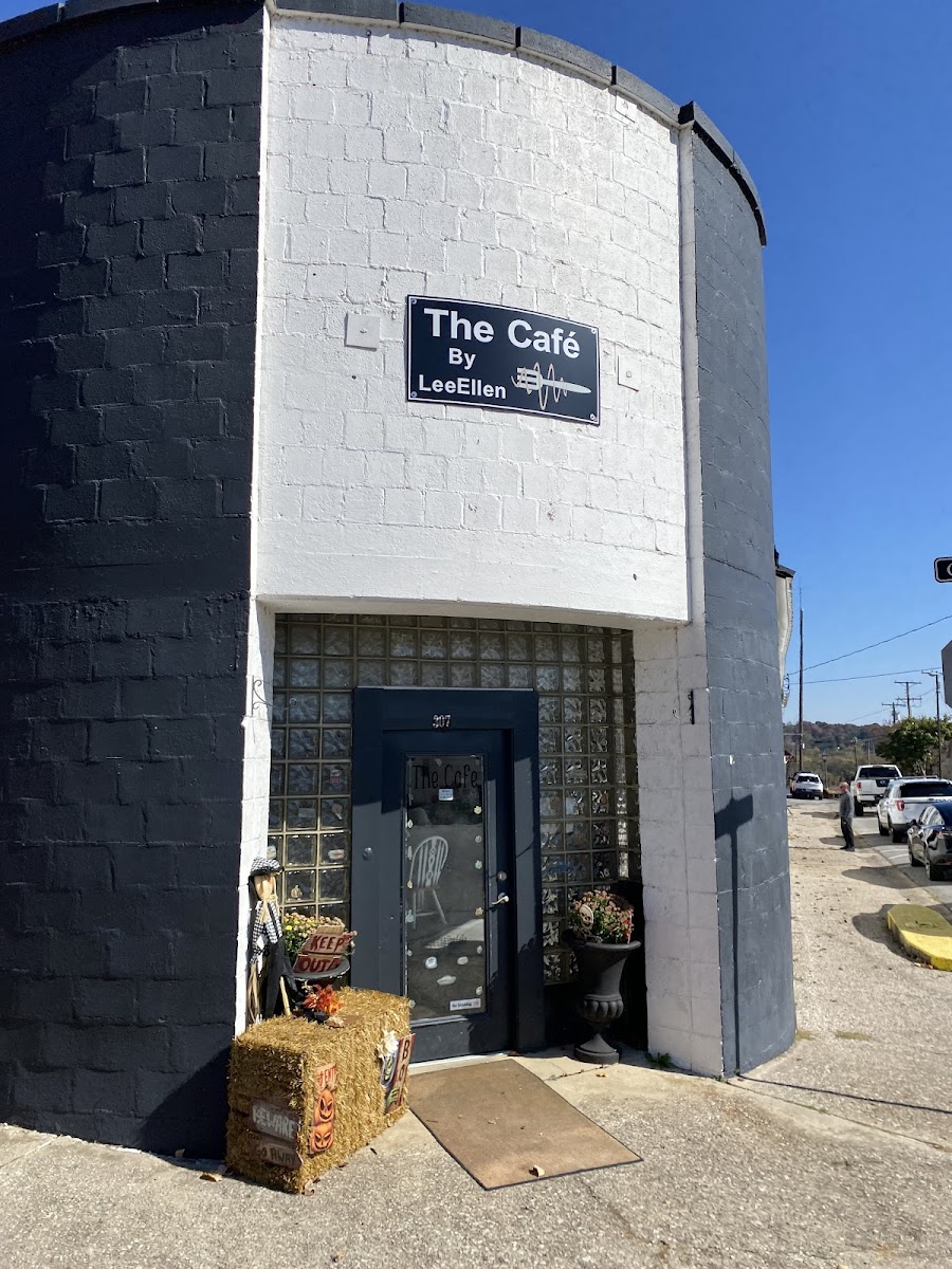 The Cafe By Leeellen